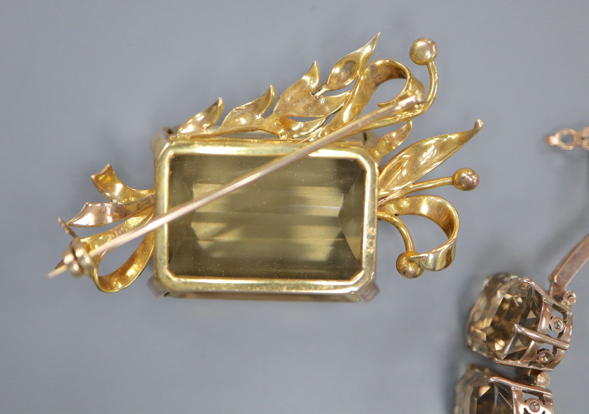A modern yellow metal and citrine set foliate brooch, 49mm, gross 25 grams and a similar bracelet